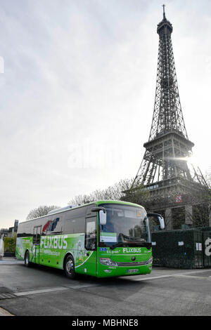Paris. 10 Apr, 2018. Foto auf April 10, 2018 zeigt eine 100 Prozent elektrische Trainer hergestellt von Yutong Group in Paris, Frankreich. Die deutschen Intercity Bus Service Unternehmen Flixbus sagte später Dienstag es eingeführt hatte seine erste elektrische Bus Linie in Frankreich durch die chinesischen Hersteller Yutong. Credit: Chen Yichen/Xinhua/Alamy leben Nachrichten Stockfoto