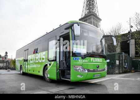 Paris. 10 Apr, 2018. Foto auf April 10, 2018 zeigt eine 100 Prozent elektrische Trainer hergestellt von Yutong Group in Paris, Frankreich. Die deutschen Intercity Bus Service Unternehmen Flixbus sagte später Dienstag es eingeführt hatte seine erste elektrische Bus Linie in Frankreich durch die chinesischen Hersteller Yutong. Credit: Chen Yichen/Xinhua/Alamy leben Nachrichten Stockfoto