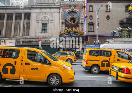 New York, New York, USA. 10 Apr, 2018. Vor dem offiziellen Start des Lyric Theatre am Broadway in New York City am Dienstag, die Premiere von "Harry Potter und der Curseed Kind'' eine Aufzeichnung von Ticket Office. Die Premiere für die große Öffentlichkeit findet am 22. April. Credit: William Volcov/ZUMA Draht/Alamy leben Nachrichten Stockfoto