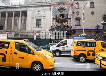 New York, New York, USA. 10 Apr, 2018. Vor dem offiziellen Start des Lyric Theatre am Broadway in New York City am Dienstag, die Premiere von "Harry Potter und der Curseed Kind'' eine Aufzeichnung von Ticket Office. Die Premiere für die große Öffentlichkeit findet am 22. April. Credit: William Volcov/ZUMA Draht/Alamy leben Nachrichten Stockfoto