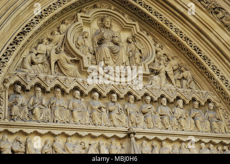 Tympanon Fassade über dem Norden/Haupteingang der Westminster Abbey Stockfoto