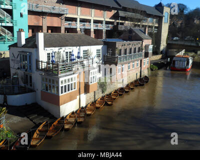 Das Bootshaus am Fluss in Durham City tragen, County Durham, England, genommen her Elvet Brücke. Stockfoto