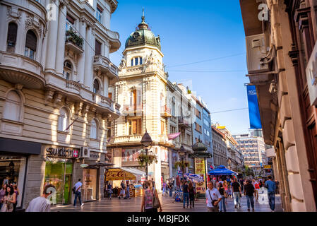 Belgrad, SERBIEN - 23. SEPTEMBER 2015: Fußgängerzone Knez Mihailova in Belgrad. Stockfoto