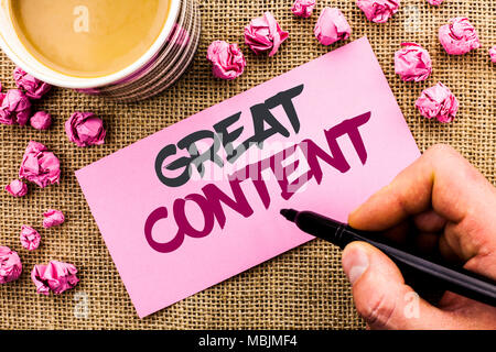 Konzeptionelle Handschrift zeigt große Inhalt. Business Foto Text ausgezeichnete Informationen wertvolle Interessante Gutes, praktisches vom Menschen halten M geschrieben Stockfoto
