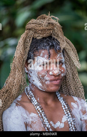 Porträt einer Huli Witwe mit Gesicht gemalt, Tari Tal, Papua-Neuguinea Stockfoto