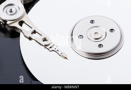 Festplatte-Laufwerk (HDD) mit Deckel offen bis geschlossen Stockfoto