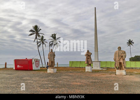 Statuen von 3 portugiesischen Gouverneure von Sao Tome Insel wenn es verwendet eine Kolonie Portugals, vor Sao Sebastian Fort. Stockfoto