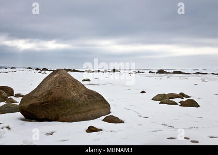 Verschneiten und vereisten Ostsee im Winter, Lettland Stockfoto