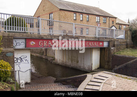 Ravens Lane Brücke über den Grand Union Canal in Berkhamsted, Hertfordshire Stockfoto