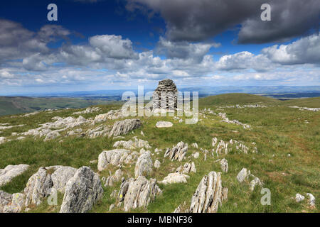 Cairns auf Artle Crag, Branstree fiel, Mardale Gemeinsame, Nationalpark Lake District, Cumbria County, England, Großbritannien Stockfoto