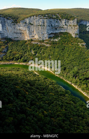 Die spektakuläre Kalksteinlandschaft des Gorges de l'Ardèche in der Region Rhône-Alpes im Süden Frankreichs Stockfoto