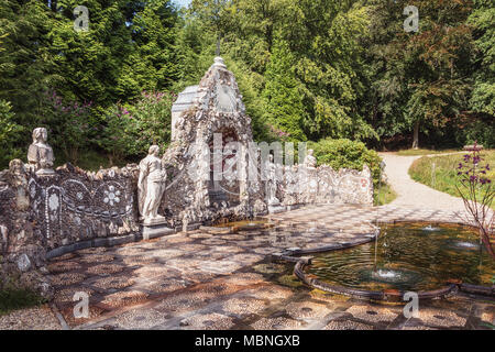 Rozendaal, Niederlande, 23. August 2014: Der Betrüger ist der Name eines Brunnens, als Teil einer Shell Galerie im Park von Schloss Rosen Stockfoto