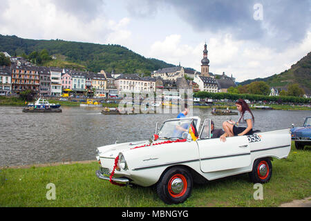 Amphic Auto, ein deutsches Amphibienfahrzeug an Mosel, Cochem, Rheinland-Pfalz, Deutschland Stockfoto