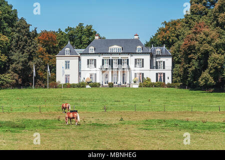Rozendaal, Niederlande, 23. August 2014: Country House entlang einer Straße in der Provinz Gelderland in den Niederlanden Stockfoto