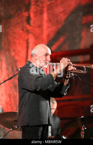 WIELICZKA, Polen - 2 November, 2015: Adam Kawonczyk Quartett live Musik an der Krakauer Jazz Allerseelen Festival in das Salzbergwerk Wieliczka. Stockfoto