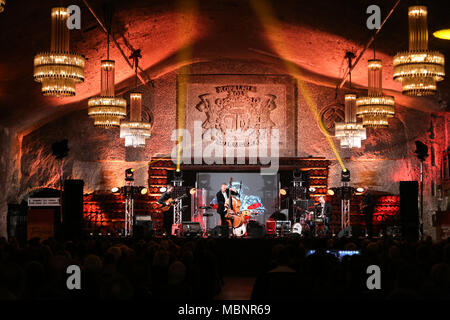 WIELICZKA, Polen - 2 November, 2015: Adam Kawonczyk Quartett live Musik an der Krakauer Jazz Allerseelen Festival in das Salzbergwerk Wieliczka. Stockfoto