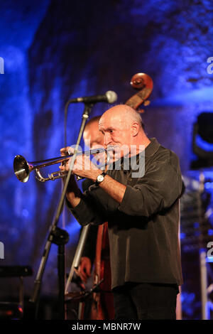 WIELICZKA, Polen - 2 November, 2015: Adam Kawonczyk Quartett live Musik an der Krakauer Jazz Allerseelen Festival in das Salzbergwerk Wieliczka. Stockfoto