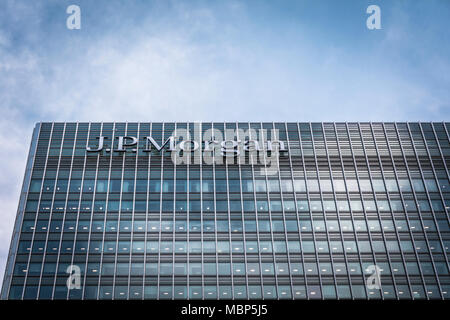 Beschilderung zum JP Morgan Gebäude auf der Bank Street, Canary Wharf, London, England, Großbritannien Stockfoto