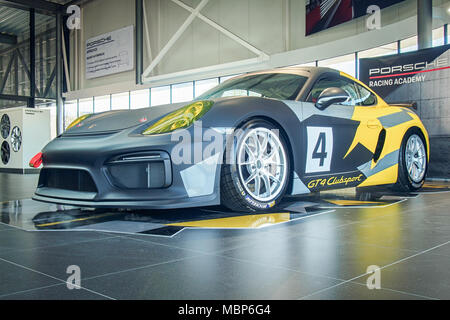 VILNIUS, LITAUEN - 28. März, 2018: 2018 Porsche Cayman GT4 Clubsport der Porsche Racing Academy Stockfoto