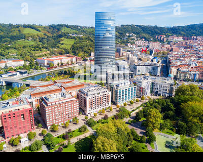 Bilbao Antenne Panoramablick. Bilbao ist die größte Stadt im Baskenland im Norden Spaniens. Stockfoto