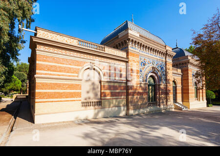 Palacio de Velazquez und Goya Palast in der Buen Retiro Park, einer der größten Parks der Stadt Madrid, Spanien. Madrid ist die Hauptstadt von Spanien. Stockfoto