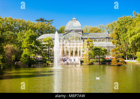 Crystal Palace oder Palacio de Cristalis in der Buen Retiro Park, einer der größten Parks der Stadt Madrid, Spanien. Madrid ist die Hauptstadt von Spanien. Stockfoto