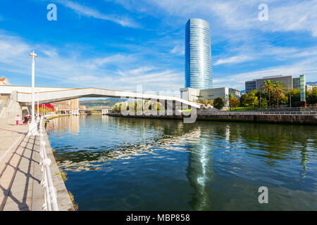 Nervion Flusses im Zentrum von Bilbao, die größte Stadt im Baskenland in Nordspanien Stockfoto