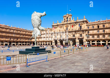 SALAMANCA, SPANIEN - 22. SEPTEMBER 2017: Die Plaza Mayor oder Main Square ist ein großer Platz im Zentrum von Salamanca, als öffentlicher Platz, Sp verwendet Stockfoto