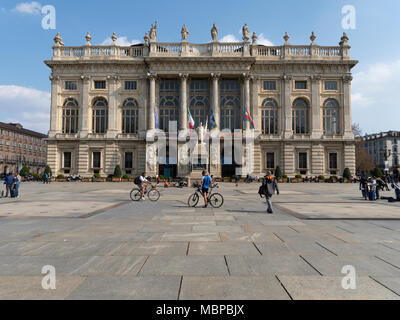 In einem historischen Palast, war der erste Senat des italienischen Königreichs. Es beherbergt die Turin City Museum für antike Kunst. Stockfoto