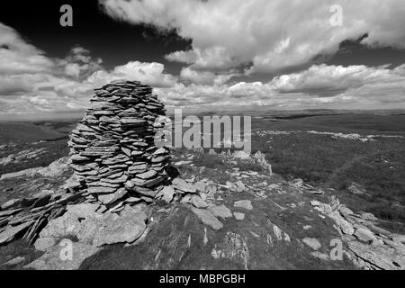 Cairns auf Artle Crag, Branstree fiel, Mardale Gemeinsame, Nationalpark Lake District, Cumbria County, England, Großbritannien Stockfoto