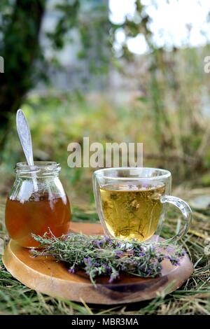 Kaffee mit wildem Thymian Stockfoto