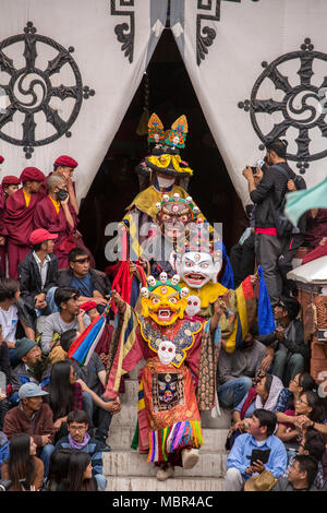 Ladakh, Indien - Juli 4, 2017: Hemis Tsechu Festival ist eine Tantrische buddhistische Zeremonie in Hemis Kloster, mit tantrischen Maske tanzen oder Cham Tanz Stockfoto