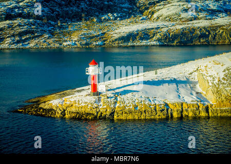 Bodo, Norwegen - 09 April, 2018: Im freien Blick auf die Landschaft von einem Leuchtturm an der Küste von Bodo in Norwegen Stockfoto