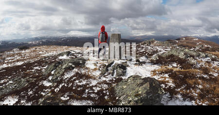 Trig Point auf dem Gipfel der Sgurr Marcasaidh, Schottland Stockfoto