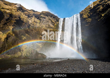 Skógafoss Wasserfalls, Regenbogen, Skogar, Region Süd, Island Stockfoto