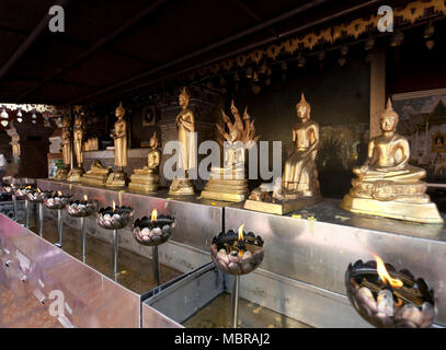 Golden Buddha Statuen im Tempel Wat Phra That Doi Suthep, Chiang Mai, Thailand Stockfoto