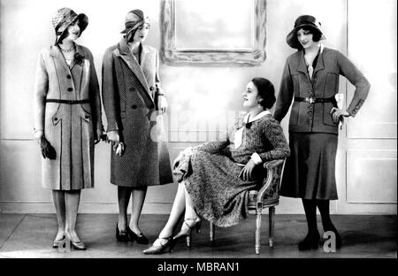 Mode, vier Frauen in typischen 20s Fashion, 1920er Jahre, Deutschland Stockfoto