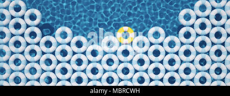 Einzigartige gelb Schwimmer Ring zwischen Blau float Ringe in den Pool. 3D-Rendering Stockfoto