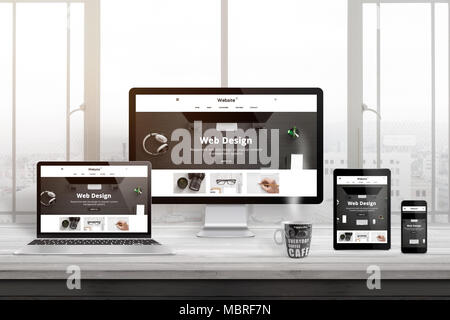 Mehrere Geräte mit modernen, schnellen, flachen Website Präsentation. Stockfoto