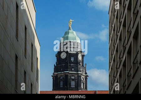Turm der neuen Dresdner Rathaus in der deutschen Stadt Dresden, im Alten Markt Stockfoto