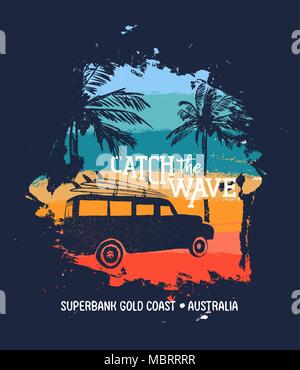 Sommer Urlaub in Superbank Gold Coast, Australien. Urlaub Abbildung mit Text zitieren, Auto- und Surf Boards am tropischen Strand. Vintage Textur Desig Stock Vektor