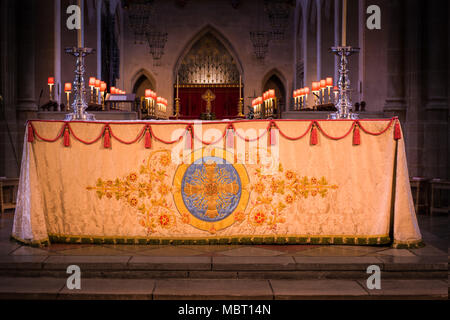 Altar in der Kathedrale von St. Edmundsbury (aka St Edmund, St. James, St. Dennis) in Bury St Edmunds, England. Stockfoto