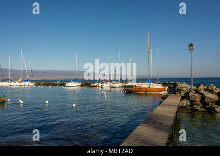 Alten Hafen am Lac Léman, Genfersee, Yvoire, Rhône-Alpes, Haute-Savoie, Frankreich Stockfoto