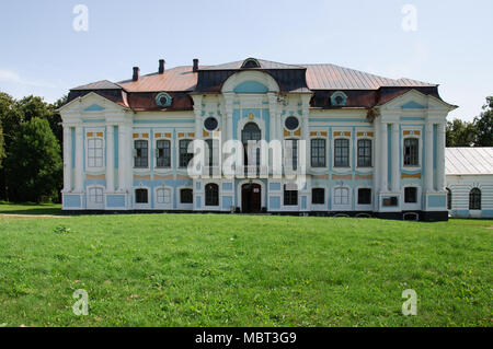 Khmelita, Russland - Juli 27, 2011: Das Gebäude der Griboyedov Immobilien in Khmelita, Smolensk region Stockfoto