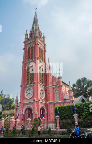 Tan Dinh Kirche, oder der Rosa Kirche, ein französisch-kolonialen Römisch-katholische Kirche, Ho Chi Minh City, Vietnam. Stockfoto