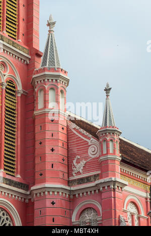 Tan Dinh Kirche, oder der Rosa Kirche, ein französisch-kolonialen Römisch-katholische Kirche, Ho Chi Minh City, Vietnam. Stockfoto