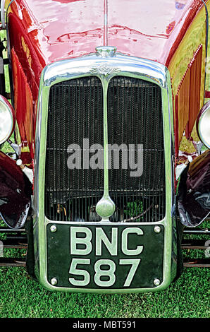 Den Kühlergrill eines BSA Dreirad Auto in East Sussex, England. Stockfoto