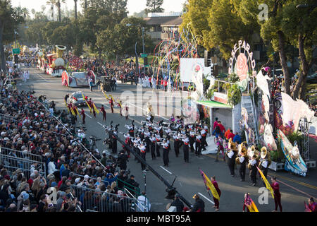 Streik die Band! Künstler, Sänger, Schauspieler, Tänzer, Regisseur, Choreograf und YouTuber Todrick Hall, Kick off am frühen Morgen Festlichkeiten zu Beginn des 129. jährliche Tournament of Roses Parade in Pasadena, Calif., Jan. 1, 2018. Das Thema der Parade 2018 ist "einen Unterschied", mit dem Oscar für den besten Schauspieler, Musiker und menschenfreundliche Unterstützer Gary Sinise als großartiger Marschall das Verfahren wegen seiner Hingabe zu fragen Veteran's Leitung gewählt. Sinise, die Vietnam Tierarzt Lieutenant Dan Taylor im Film 1994" Forrest Gump gespielt", sagte, als er abgeholt wurde, dass Er Stockfoto