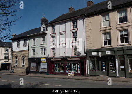 Dinas Mawddwy Hauptstraße mit Geschäften. Powys. Wales 2018 Stockfoto