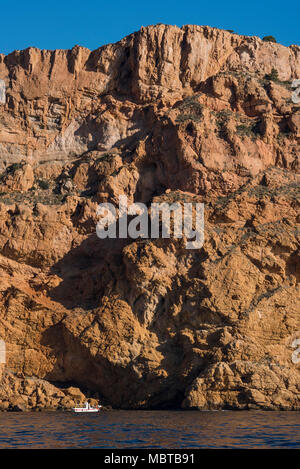 Sierra Helada Klippen aus dem Meer, Benidorm, Alicante, Spanien, Europa Stockfoto